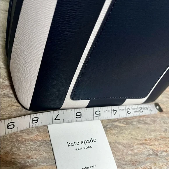 NWOT Spade ♠️ bucket bag striped navy blue and white - Picture 15 of 16